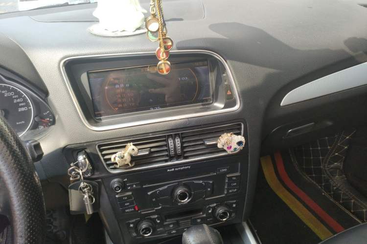 Used Audi Q5 2012 2.0TFSI Technology Model Audio And AC Panel