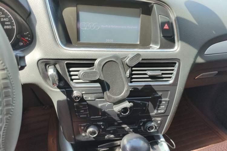 Used Audi Q5 2012 2.0TFSI Technology Model Audio And AC Panel