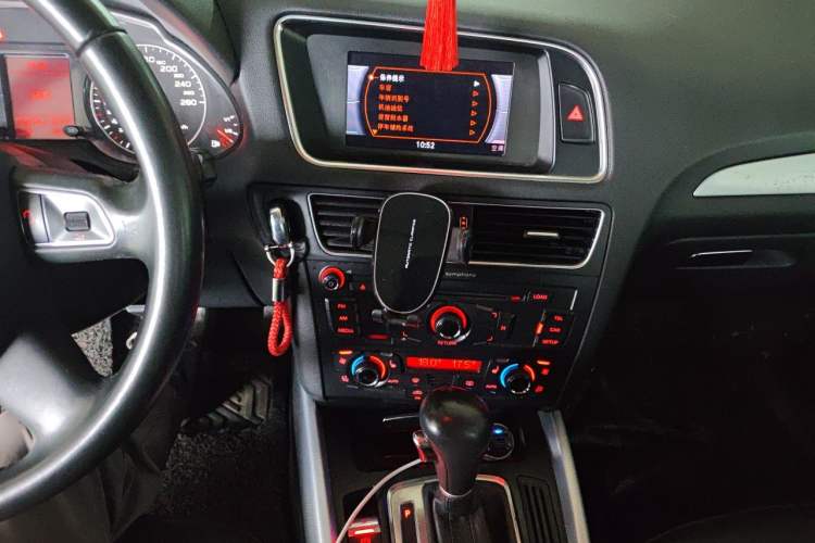 Used Audi Q5 2012 2.0TFSI Technology Model Audio And AC Panel