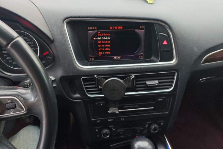 Used Audi Q5 2012 2.0TFSI Comfort Version Audio And AC Panel