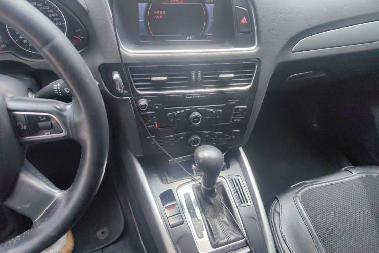 Used Audi Q5 2012 2.0TFSI Trendy Edition Audio And AC Panel