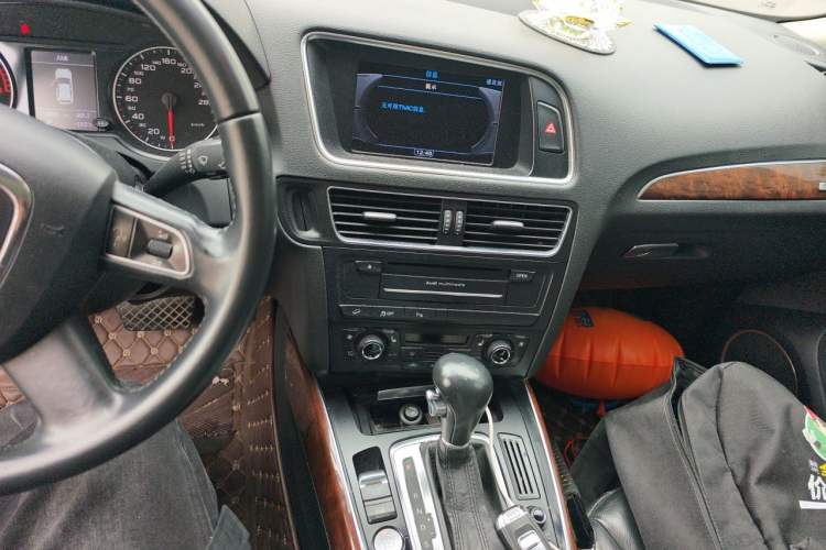 Used Audi Q5 2012 2.0TFSI Comfort Version Audio And AC Panel