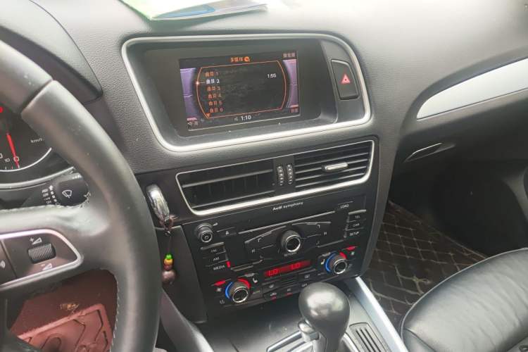 Used Audi Q5 2012 2.0TFSI Technology Model Audio And AC Panel