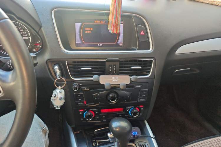Used Audi Q5 2012 2.0TFSI Technology Model Audio And AC Panel