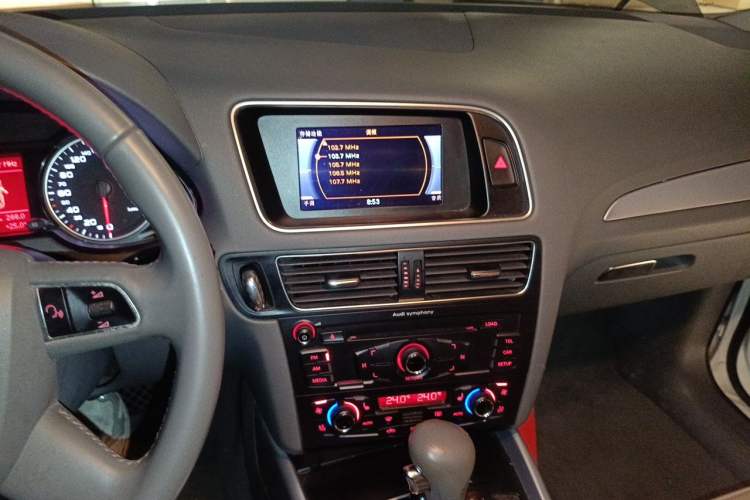 Used Audi Q5 2012 2.0TFSI Technology Model Audio And AC Panel