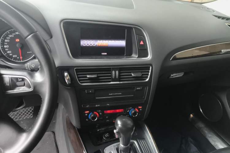 Used Audi Q5 2012 2.0TFSI Comfort Version Audio And AC Panel