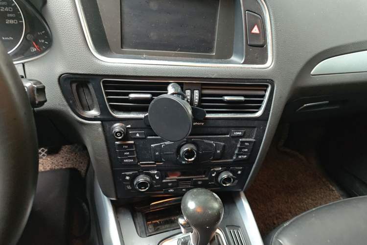 Used Audi Q5 2012 2.0TFSI Technology Model Audio And AC Panel