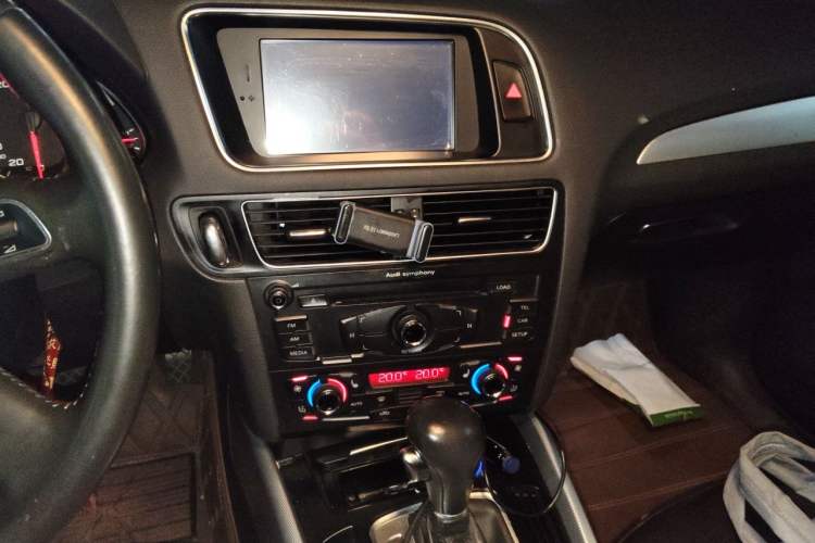 Used Audi Q5 2012 2.0TFSI Technology Model Audio And AC Panel