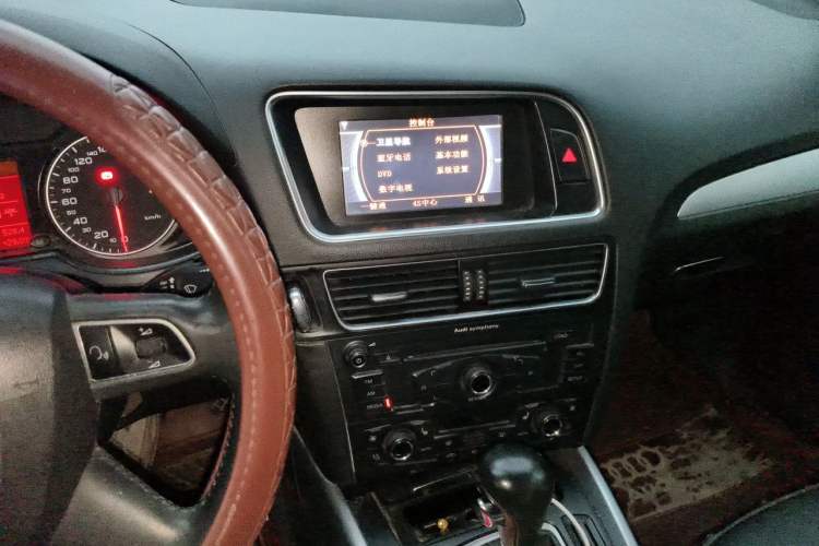 Used Audi Q5 2012 2.0TFSI Technology Model Audio And AC Panel