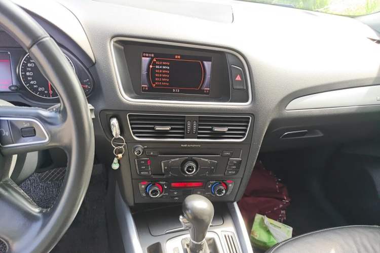 Used Audi Q5 2012 2.0TFSI Technology Model Audio And AC Panel