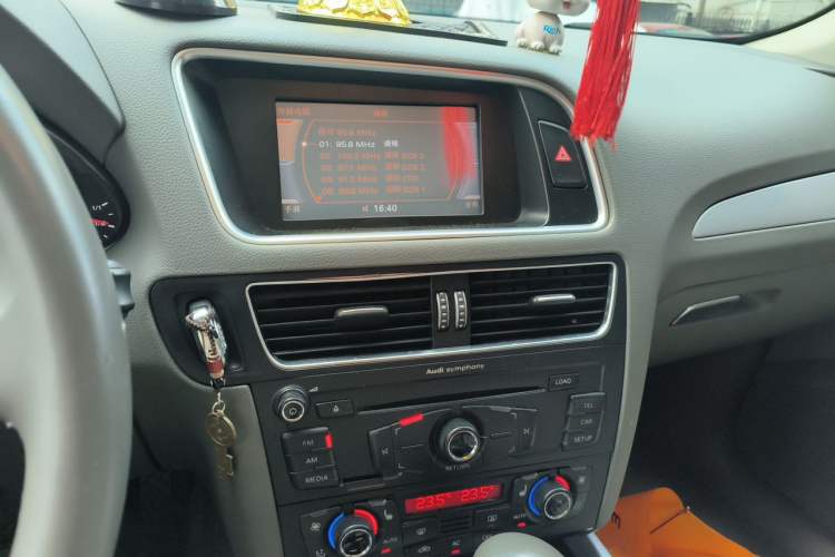 Used Audi Q5 2012 2.0TFSI Technology Model Audio And AC Panel