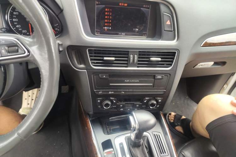 Used Audi Q5 2012 2.0TFSI Comfort Version Audio And AC Panel
