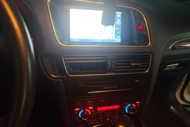 Used Audi Q5 2012 2.0TFSI Comfort Version Audio And AC Panel