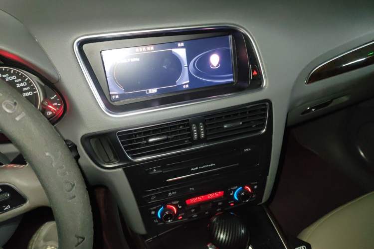 Used Audi Q5 2012 2.0TFSI Comfort Version Audio And AC Panel