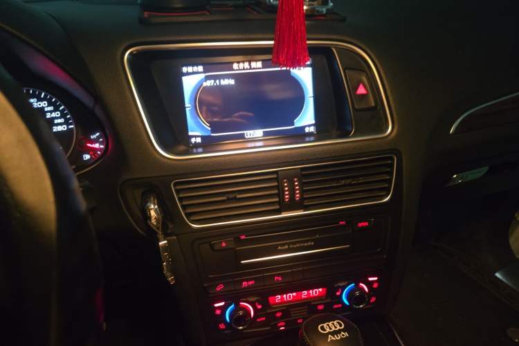 Used Audi Q5 2012 2.0TFSI Comfort Version Audio And AC Panel