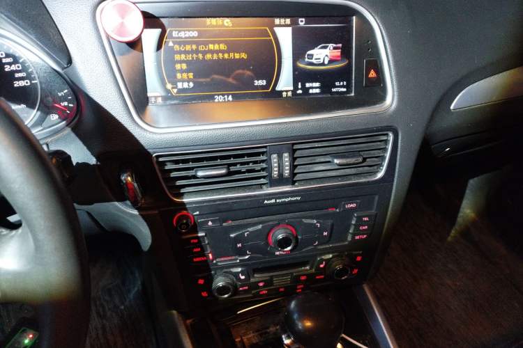 Used Audi Q5 2012 2.0TFSI Technology Model Audio And AC Panel