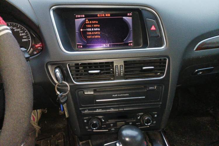 Used Audi Q5 2012 2.0TFSI Comfort Version Audio And AC Panel
