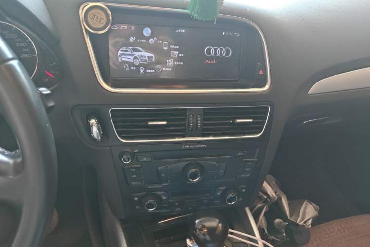 Used Audi Q5 2012 2.0TFSI Technology Model Audio And AC Panel