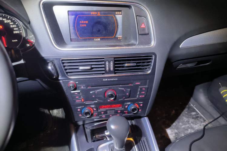 Used Audi Q5 2012 2.0TFSI Technology Model Audio And AC Panel