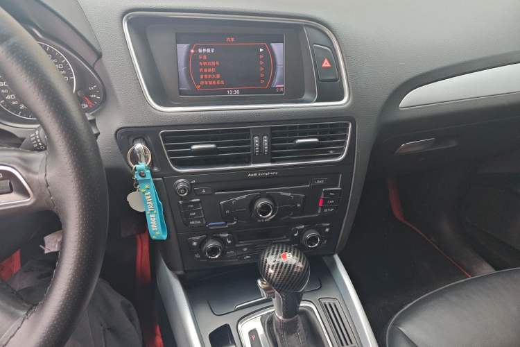 Used Audi Q5 2012 2.0TFSI Technology Model Audio And AC Panel