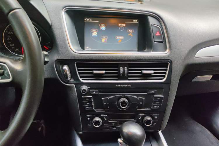 Used Audi Q5 2012 2.0TFSI Technology Model Audio And AC Panel