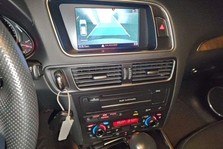 Used Audi Q5 2012 2.0TFSI Luxury Edition Audio And AC Panel