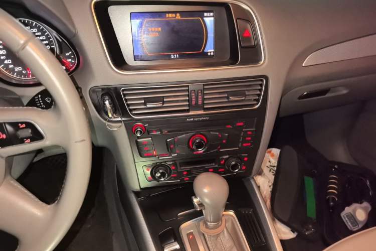 Used Audi Q5 2012 2.0TFSI Technology Model Audio And AC Panel