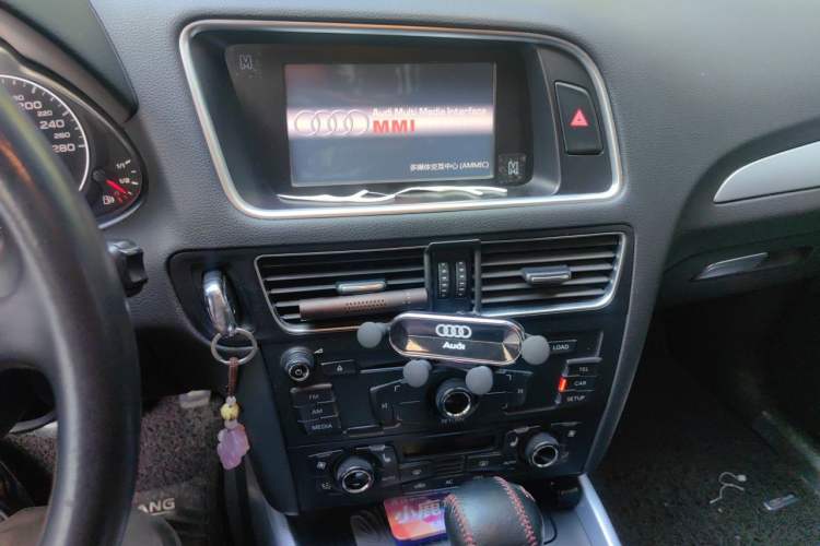 Used Audi Q5 2012 2.0TFSI Technology Model Audio And AC Panel