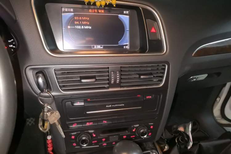 Used Audi Q5 2012 2.0TFSI Luxury Edition Audio And AC Panel