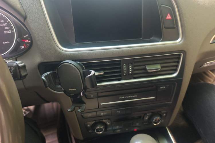 Used Audi Q5 2012 2.0TFSI Comfort Version Audio And AC Panel