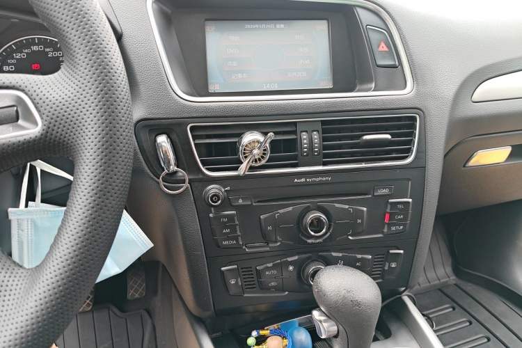 Used Audi Q5 2012 2.0TFSI Trendy Edition Audio And AC Panel
