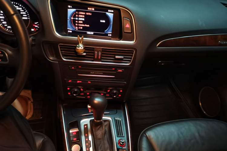 Used Audi Q5 2012 2.0TFSI Comfort Version Audio And AC Panel