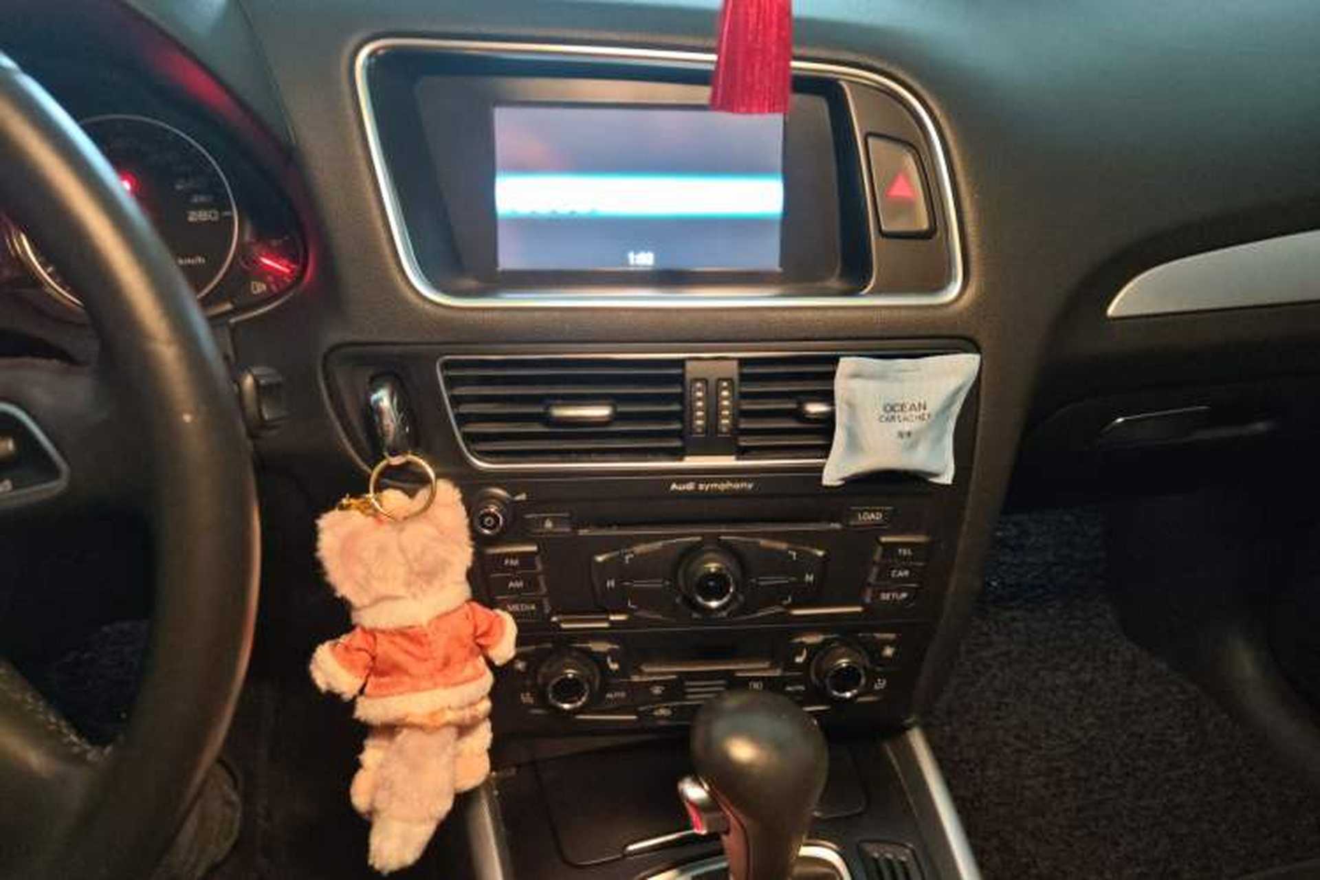 Used Audi Q5 2012 2.0TFSI Technology Model Audio And AC Panel