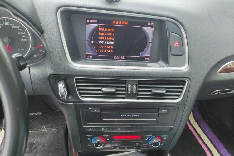 Used Audi Q5 2012 2.0TFSI Comfort Version Audio And AC Panel