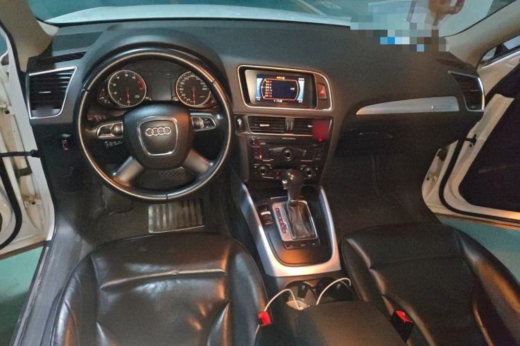Used Audi Q5 2012 2.0TFSI Technology Model Center Console