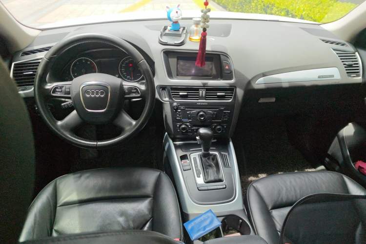 Used Audi Q5 2012 2.0TFSI Technology Model Center Console