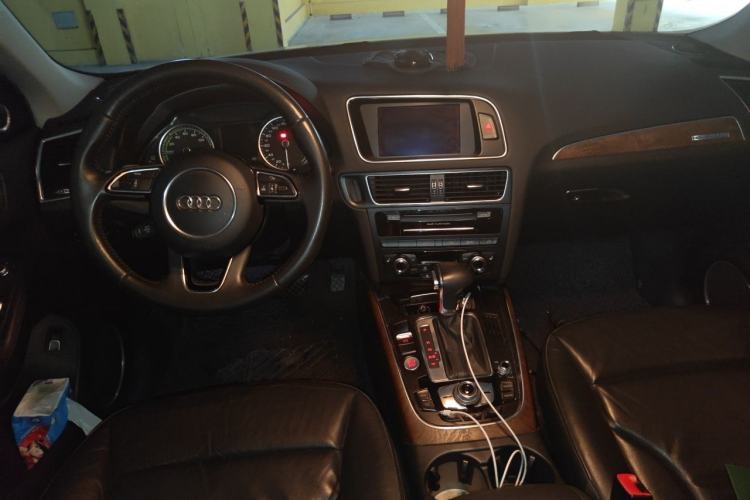 Used Audi Q5 2012 2.0TFSI hybrid Center Console