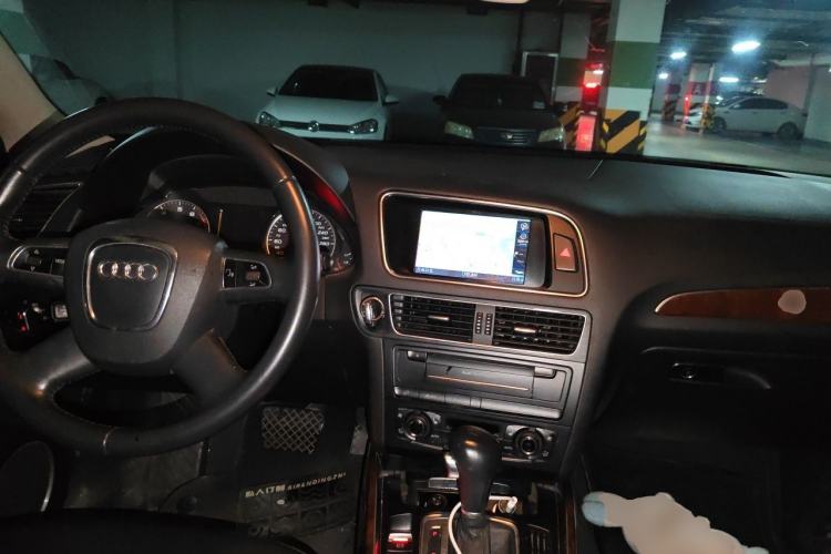 Used Audi Q5 2012 2.0TFSI Comfort Version Center Console