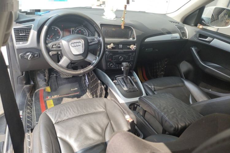 Used Audi Q5 2012 2.0TFSI Technology Model Center Console