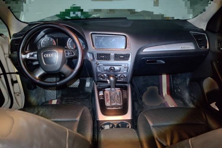 Used Audi Q5 2012 2.0TFSI Technology Model Center Console