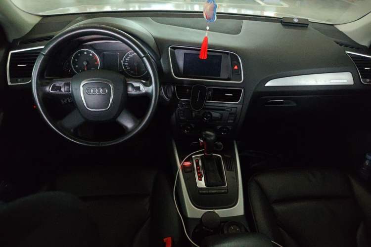Used Audi Q5 2012 2.0TFSI Technology Model Center Console