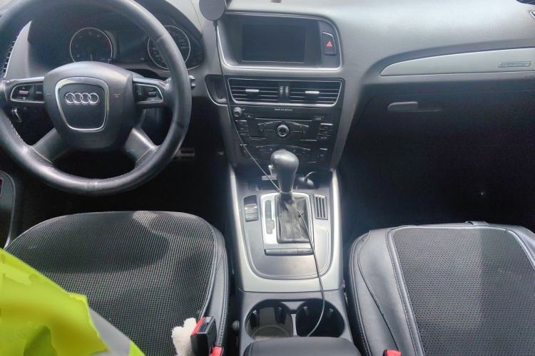 Used Audi Q5 2012 2.0TFSI Trendy Edition Center Console