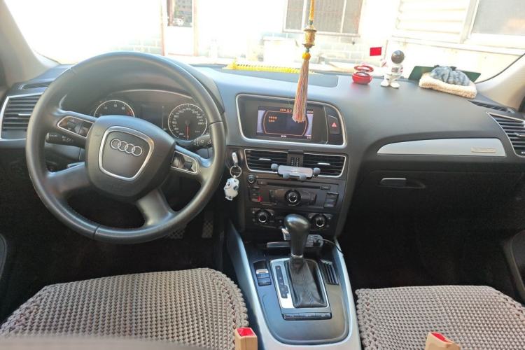 Used Audi Q5 2012 2.0TFSI Technology Model Center Console