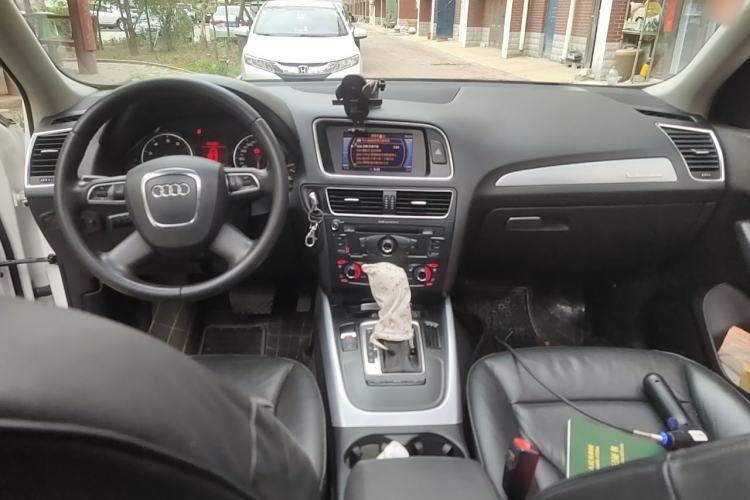 Used Audi Q5 2012 2.0TFSI Technology Model Center Console