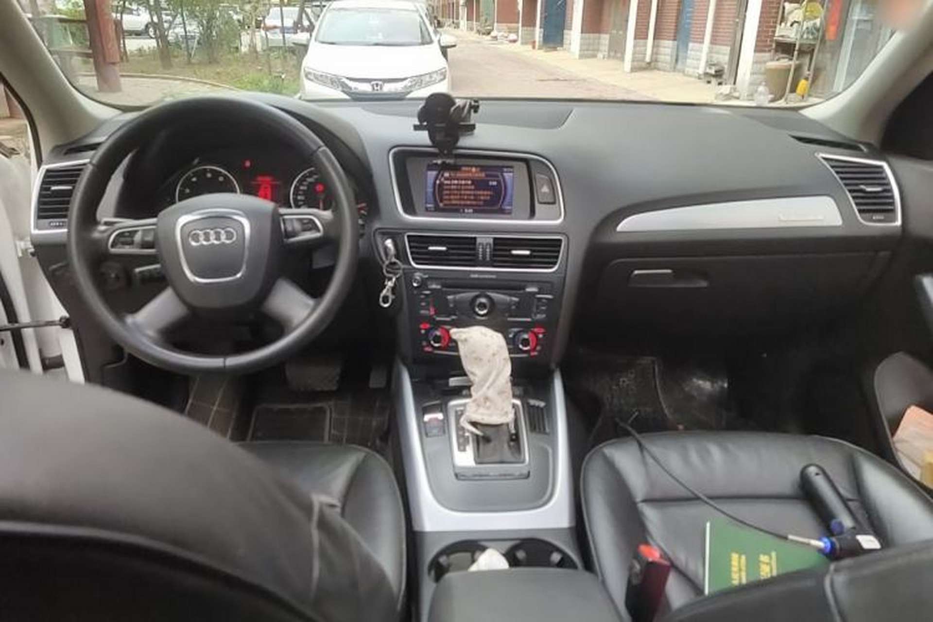 Used Audi Q5 2012 2.0TFSI Technology Model Center Console