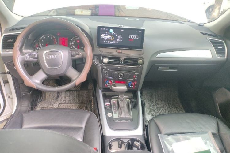 Used Audi Q5 2012 2.0TFSI Technology Model Center Console