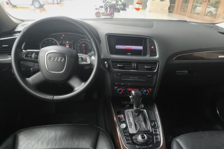 Used Audi Q5 2012 2.0TFSI Comfort Version Center Console
