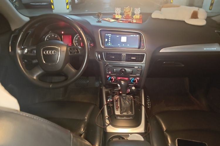 Used Audi Q5 2012 2.0TFSI Technology Model Center Console