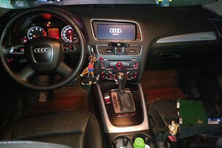 Used Audi Q5 2012 2.0TFSI Technology Model Center Console