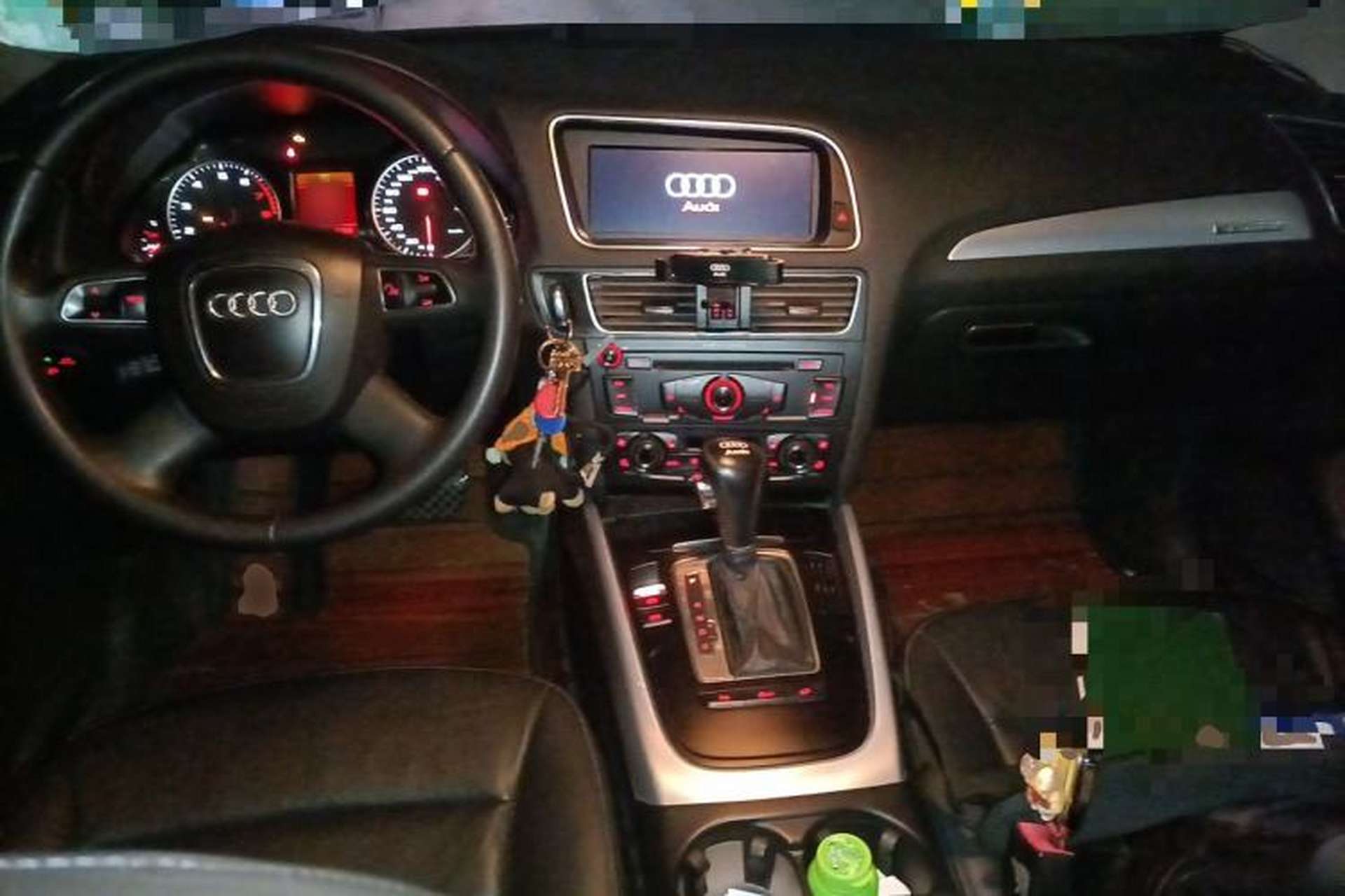 Used Audi Q5 2012 2.0TFSI Technology Model Center Console